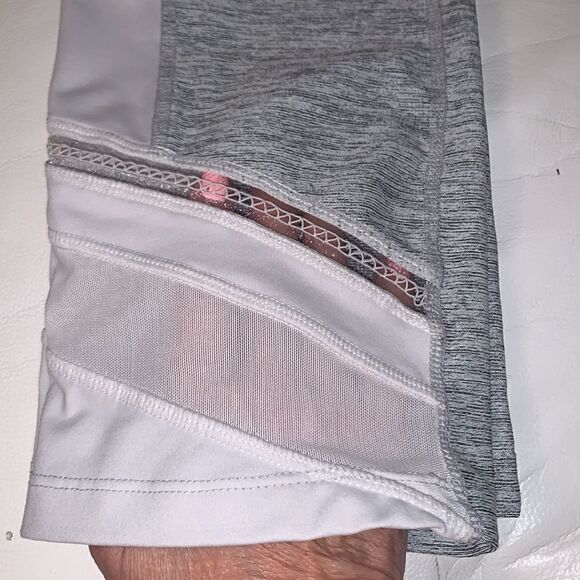 Avia Actiwear Mesh Cutout Details Gray Capri Leggings Size L - Picture 7 of 13